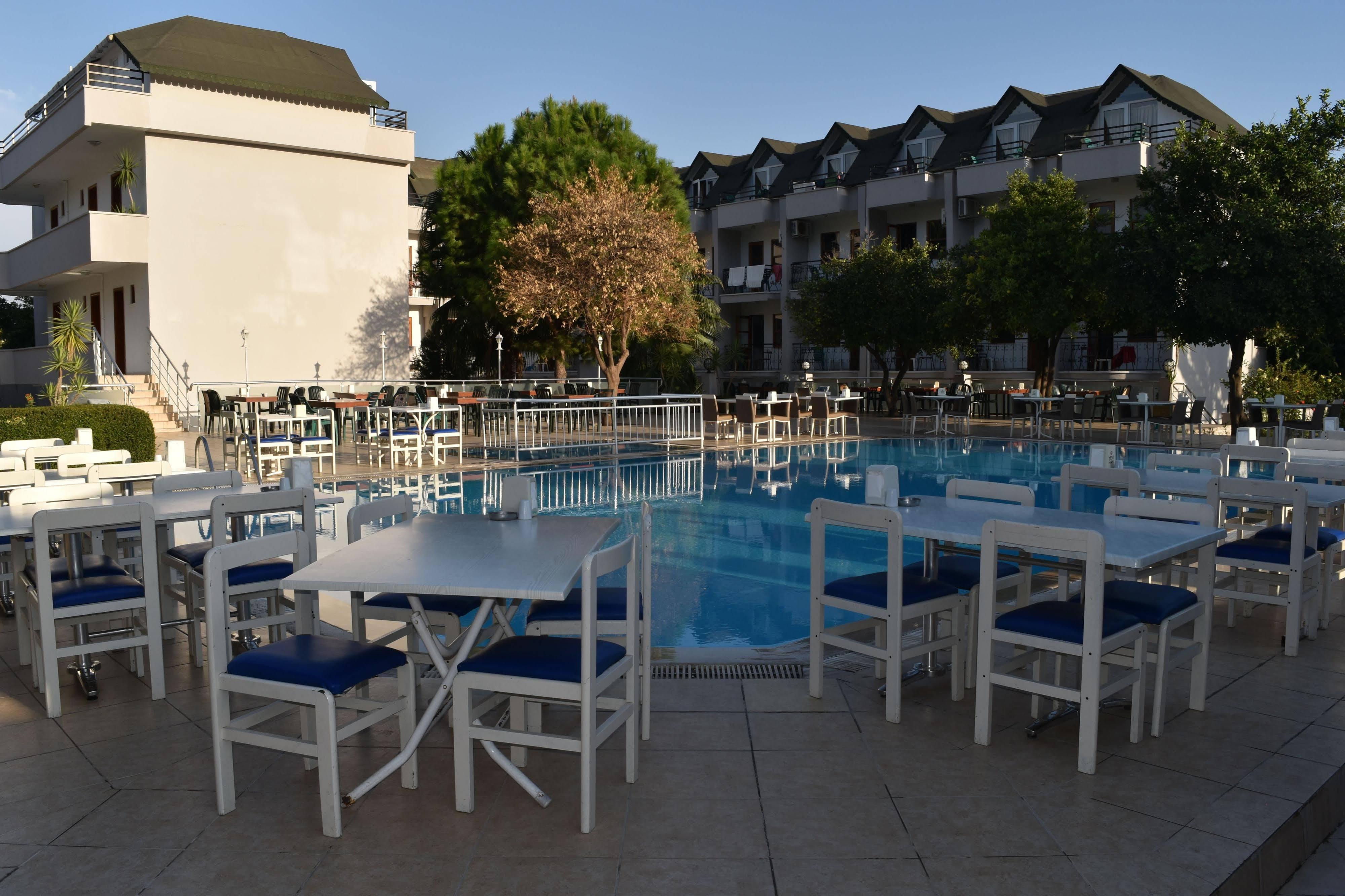 Ares Hotel ケメル エクステリア 写真