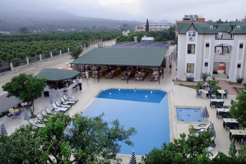 Ares Hotel ケメル エクステリア 写真