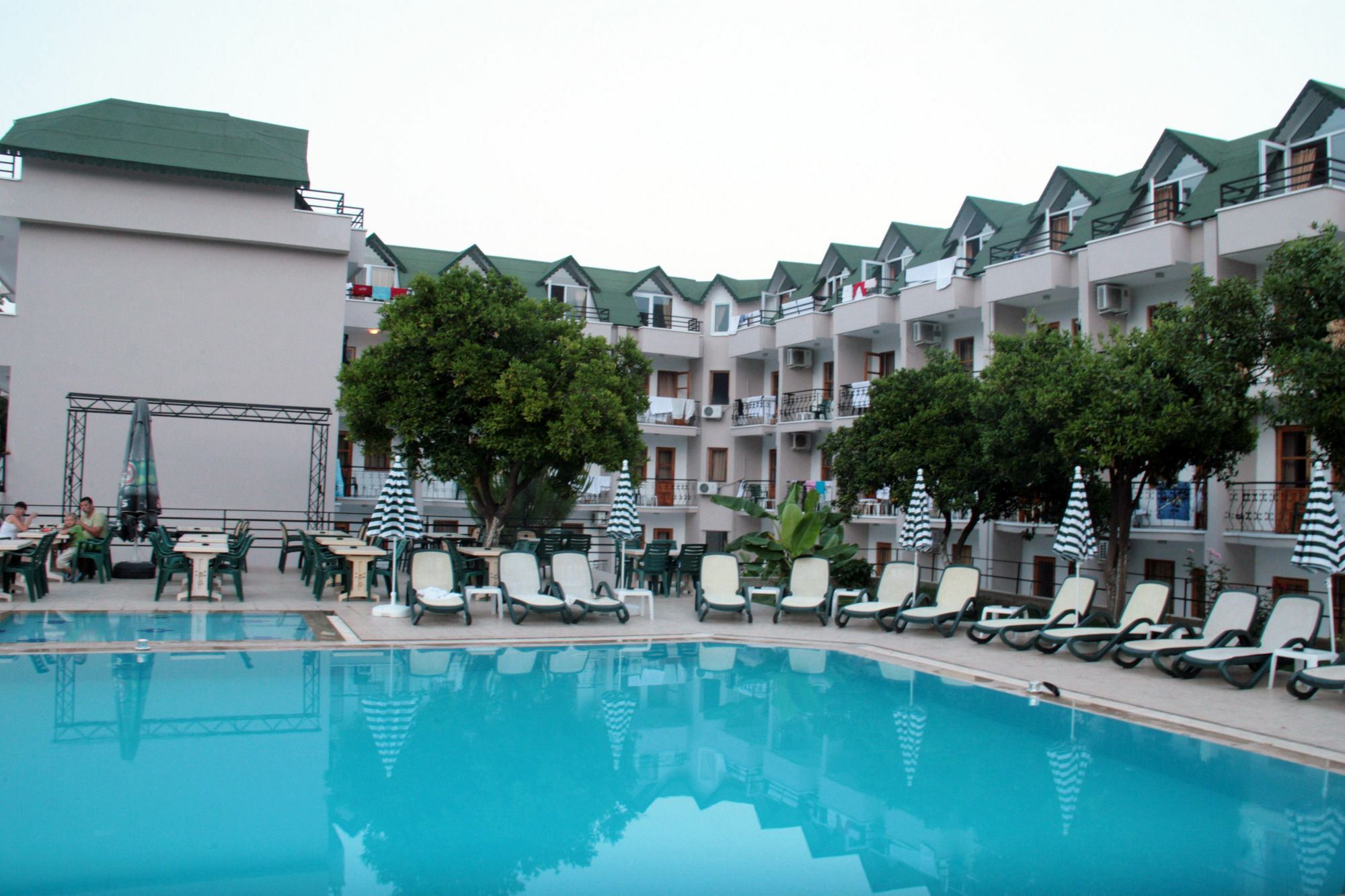 Ares Hotel ケメル エクステリア 写真
